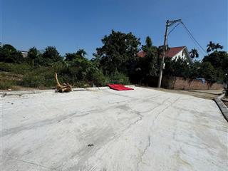 464m mặt tiền rộng 17m tại bạch thạch  phú cát nằm ở trung tâm xã . đường thông tứ phía .