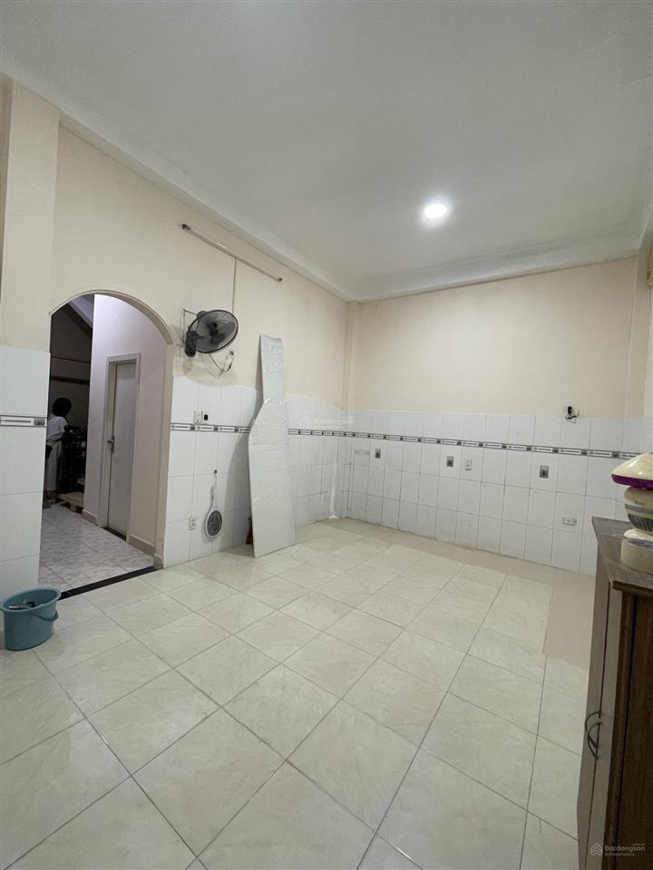 Cho thuê văn phòng/kiot/mặt bằng tại đường lê văn sỹ quận 3. giá 5tr/tháng