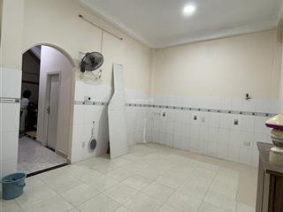 Cho thuê văn phòng/kiot/mặt bằng tại đường lê văn sỹ quận 3. giá 5tr/tháng