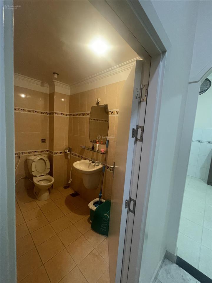 Cho thuê văn phòng/kiot/mặt bằng tại đường lê văn sỹ quận 3. giá 5tr/tháng