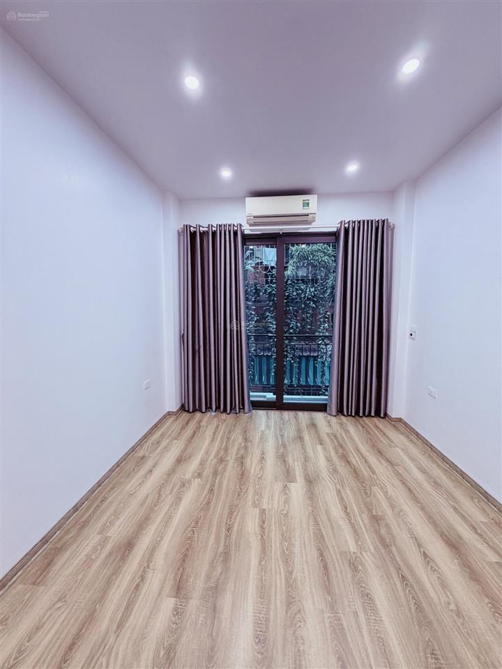 Chính chủ bán nhà phân lô học viện hậu cần ngọc thuỵ 37m, 5 tầng, 10.5 tỷ.