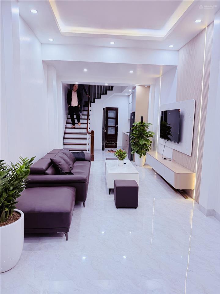 Chính chủ bán nhà phân lô học viện hậu cần ngọc thuỵ 37m, 5 tầng, 10.5 tỷ.