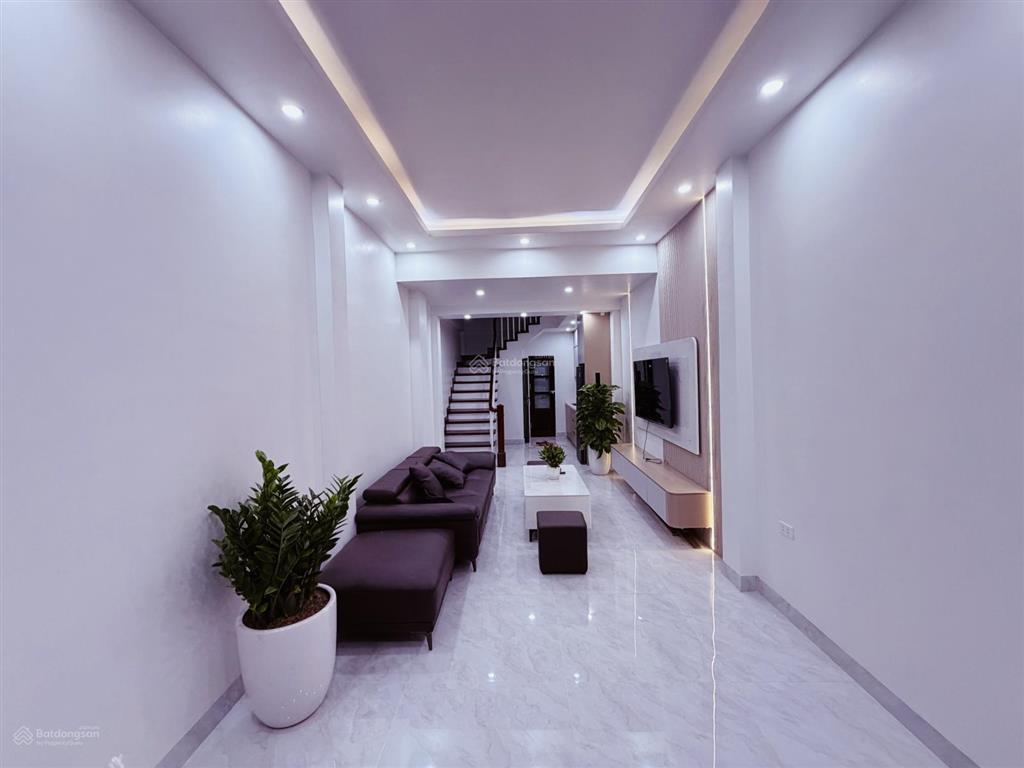 Chính chủ bán nhà phân lô học viện hậu cần ngọc thuỵ 37m, 5 tầng, 10.5 tỷ.