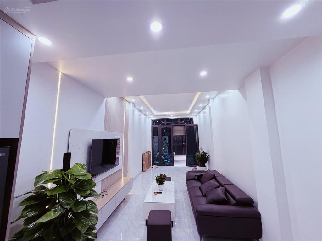 Chính chủ bán nhà phân lô học viện hậu cần ngọc thuỵ 37m, 5 tầng, 10.5 tỷ.