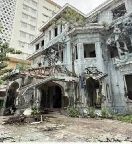 Biệt thự khủng!! pasteur q1. không phải đại gia vui lòng tìm bđs khác ạ!!. !3.033m2, được xd hầm