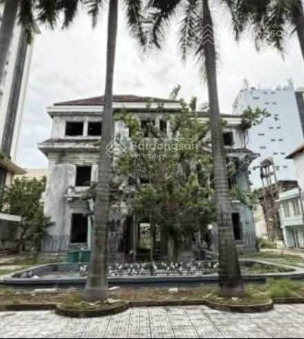 Biệt thự khủng!! pasteur q1. không phải đại gia vui lòng tìm bđs khác ạ!!. !3.033m2, được xd hầm