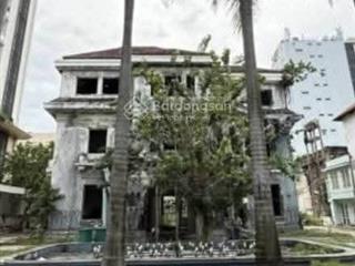 Biệt thự khủng!! pasteur q1. không phải đại gia vui lòng tìm bđs khác ạ!!. !3.033m2, được xd hầm