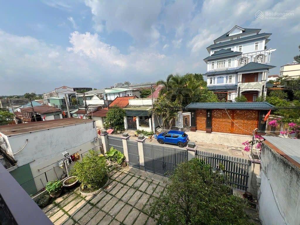 Chỉ 24 tỷ, long phước đường số 5, biệt thự sân vườn 550m 2 mặt xe hơi nở hậu tài lộc