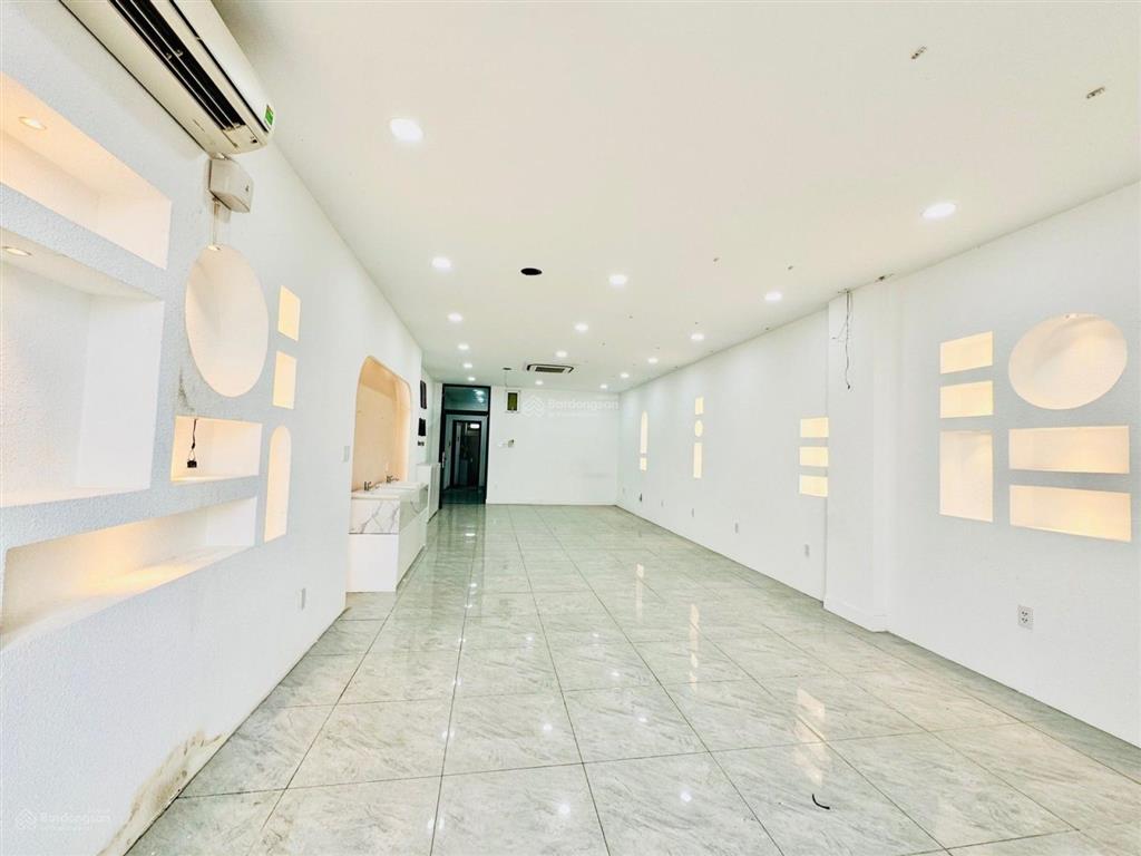 5 tầng  122m  chỉ 1 căn duy nhất, 20 tỷ, bán gấp tòa nhà mặt phố man thiện, ý