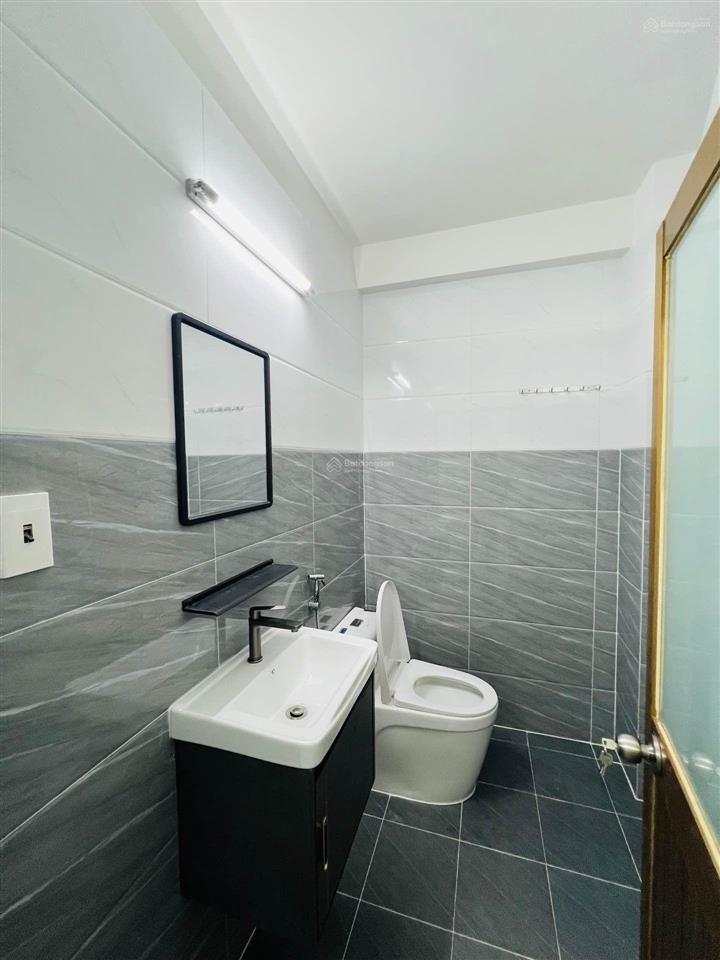 Quận 1$$ 7.5 tl
bán nhà trần hưng đạo .phường cô giang dt35 m2( 3 11)
( 35m2  3 tầng )