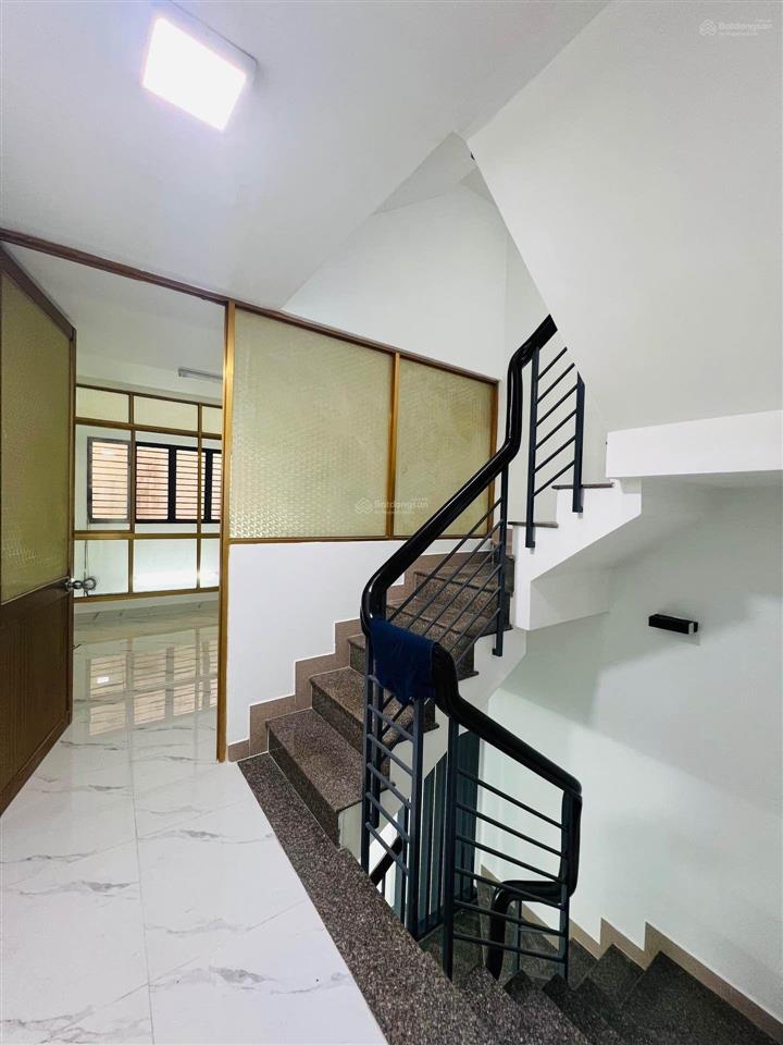 Quận 1$$ 7.5 tl
bán nhà trần hưng đạo .phường cô giang dt35 m2( 3 11)
( 35m2  3 tầng )