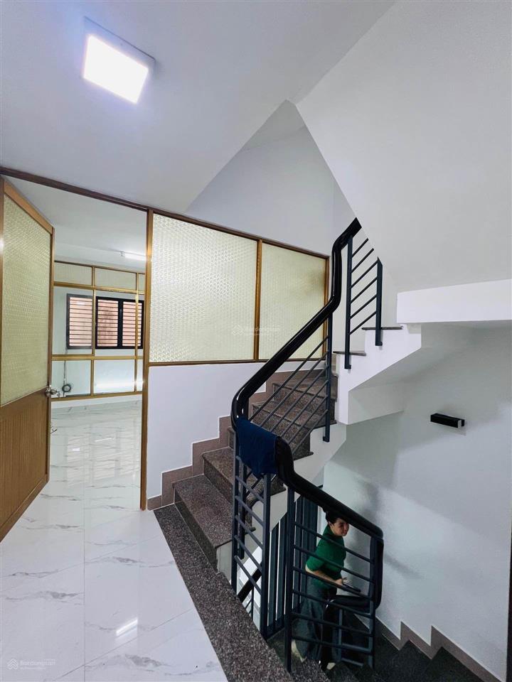 Quận 1$$ 7.5 tl
bán nhà trần hưng đạo .phường cô giang dt35 m2( 3 11)
( 35m2  3 tầng )