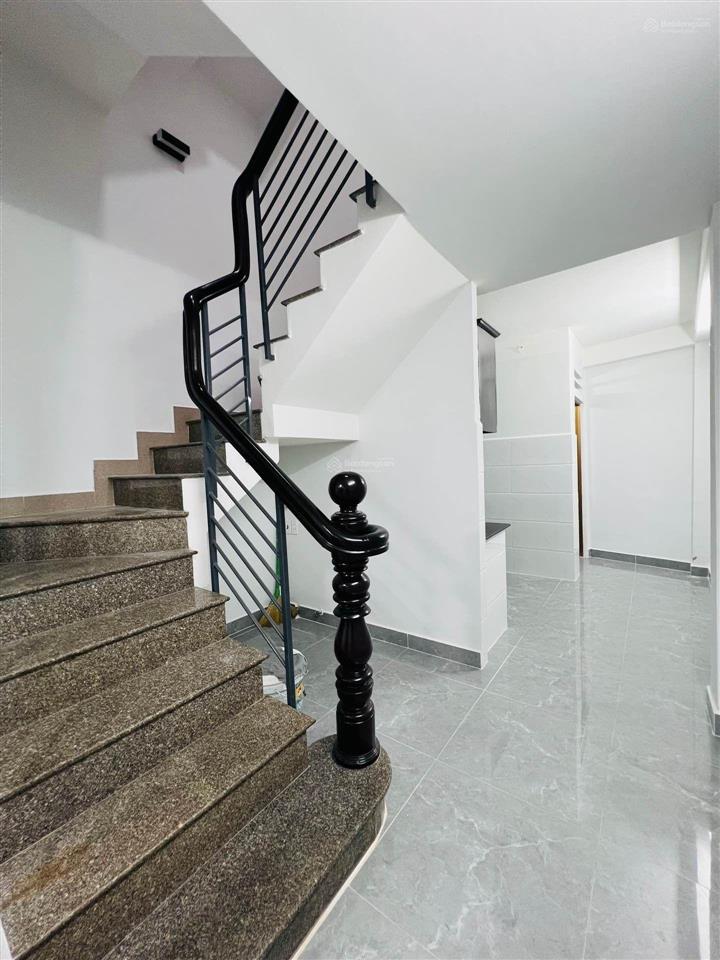 Quận 1$$ 7.5 tl
bán nhà trần hưng đạo .phường cô giang dt35 m2( 3 11)
( 35m2  3 tầng )