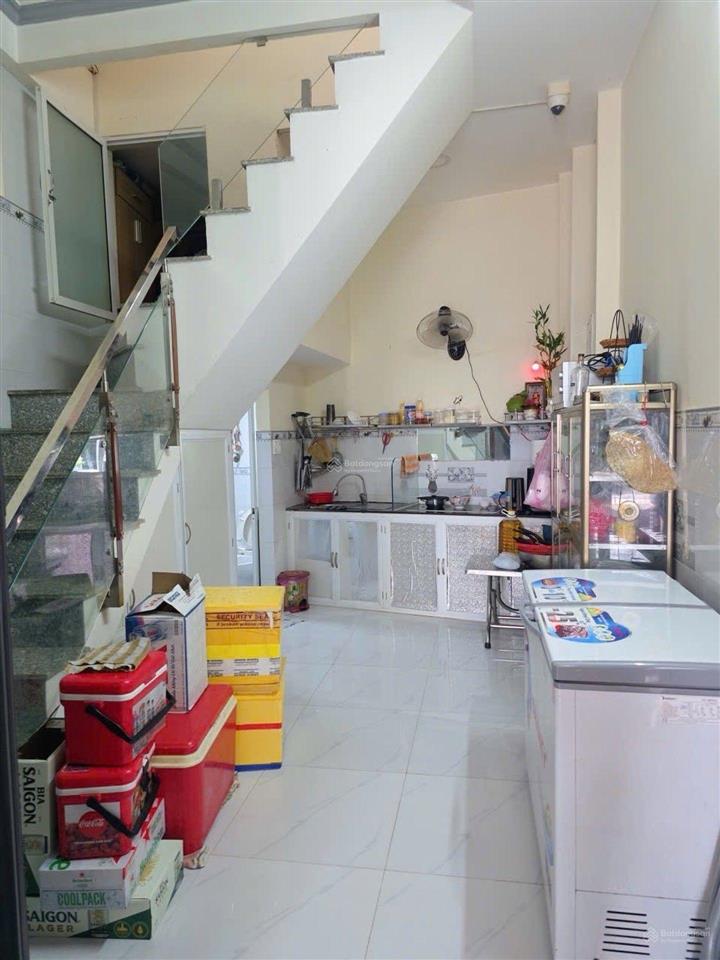 Tân phú $$ 5.47 tl
bán nhà đường âu cơ đẹp 3 tầng sau lưng mặt tiền âu cơ dt 3.313m(nở hậu 4.3 m