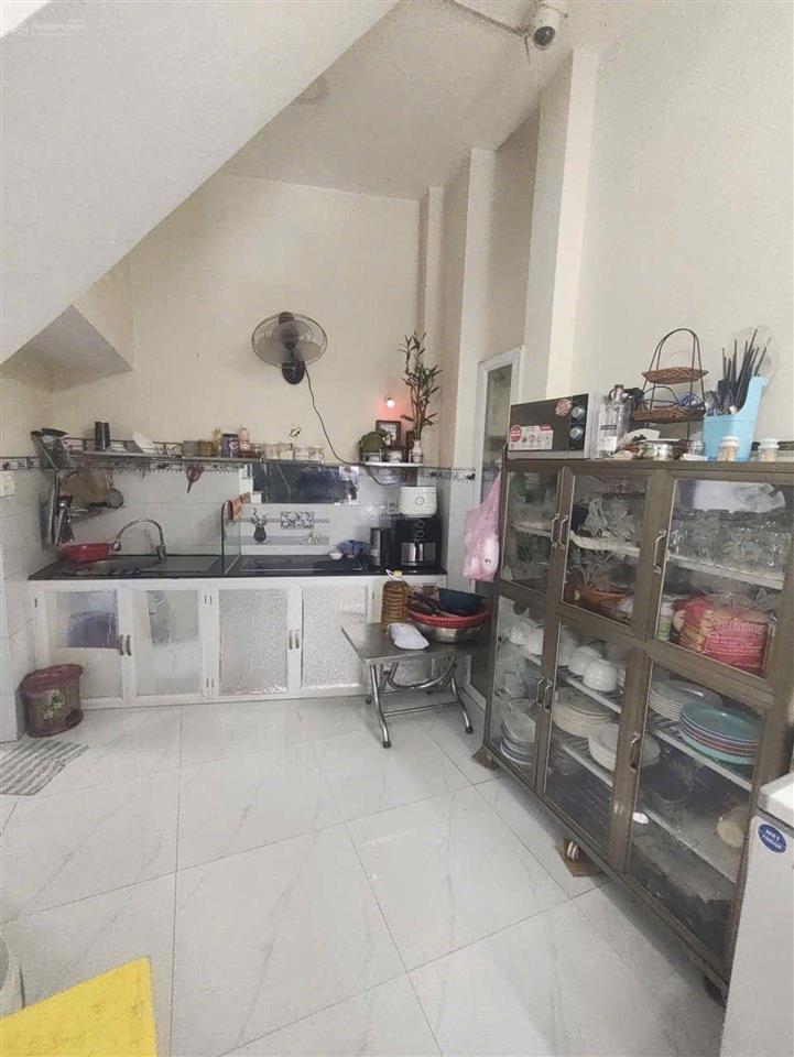 Tân phú $$ 5.47 tl
bán nhà đường âu cơ đẹp 3 tầng sau lưng mặt tiền âu cơ dt 3.313m(nở hậu 4.3 m
