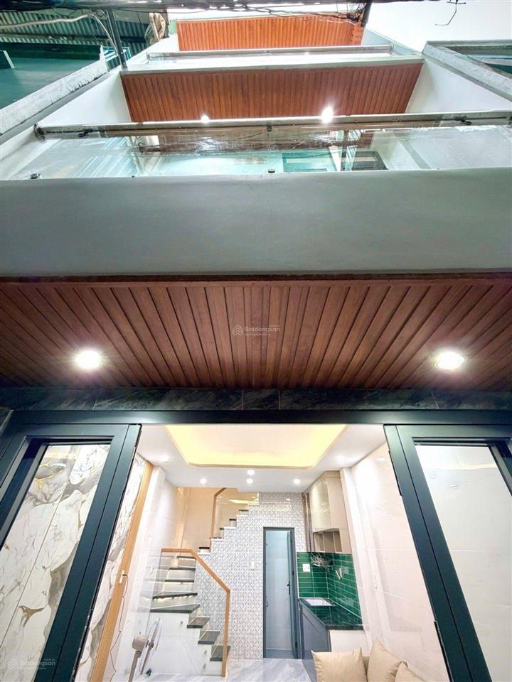 Quận 11$ 4.6 tl
bán nhà lạc long quân dt28 m2(3.58)ban công 1 m
2 tầngsổ đẹp hoàn công