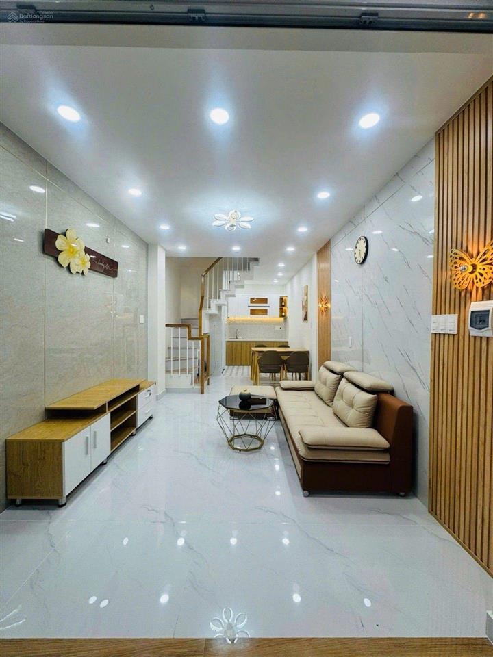 Quận 11 $ 5,6 tl
bán nhà đẹp ngay bình thới 3 tầng dt25/34 m2(3.4 11)4pn.3wc