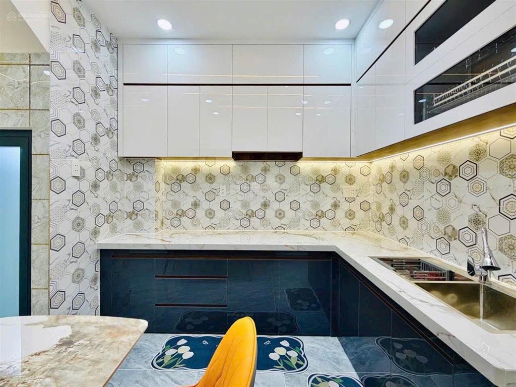 Tân bình 5.2 tỷ tl bán nhà hoàng bật đạt dt 3.1m x 13m, nở hậu hẻm xe hơi tới cửa