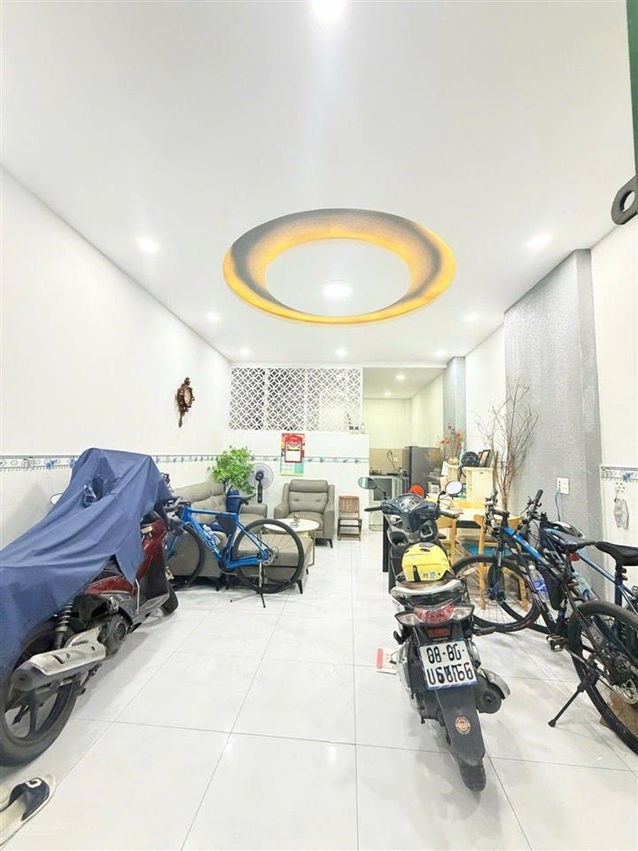 Tân bình 4,6 tỷ tl bán nhà lạc long quân.
dt 4.4x10m. siêu phẩm nhà mới đẹp cạnh ôtô 2pn 2wc