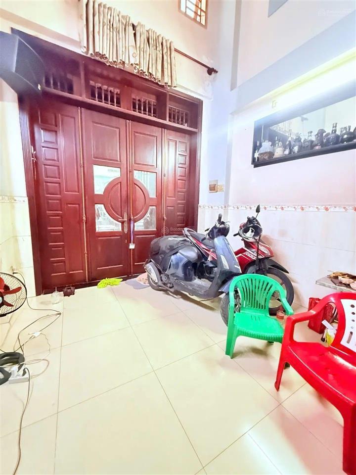 Tân phú $ 5.7 tl
bán nhà đường âu cơ dt 36 m² (3.3 x 12)
hẻm một trục thẳng 5 tầng btct có