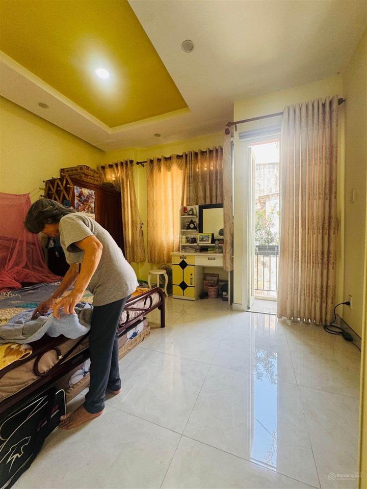 Tân bình $ 7.25 tl
bán nhà đường trung lang dt43 m² (4.3 x10)
3 tầng 3pn cách mt 15m g