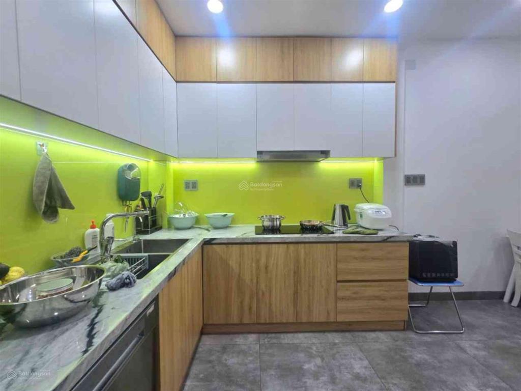 Quận 11 $ 7.1 tl
bán nhà lạc long quân
dt48 m²(4 12) vuông kết cấu 1 trệt 2 lầu, 2pn lớn