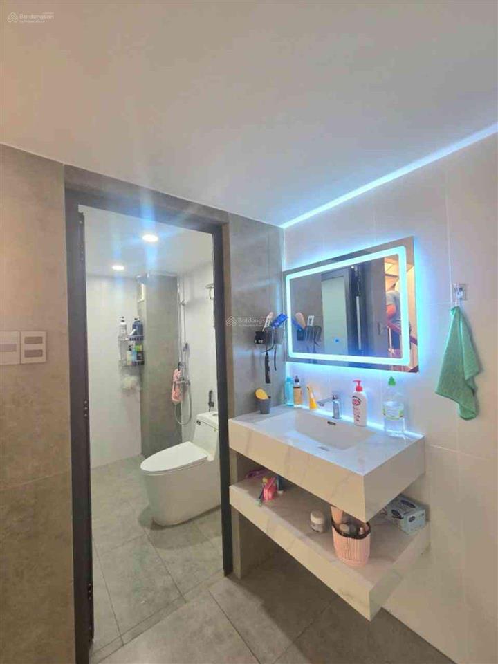Quận 11 $ 7.1 tl
bán nhà lạc long quân
dt48 m²(4 12) vuông kết cấu 1 trệt 2 lầu, 2pn lớn