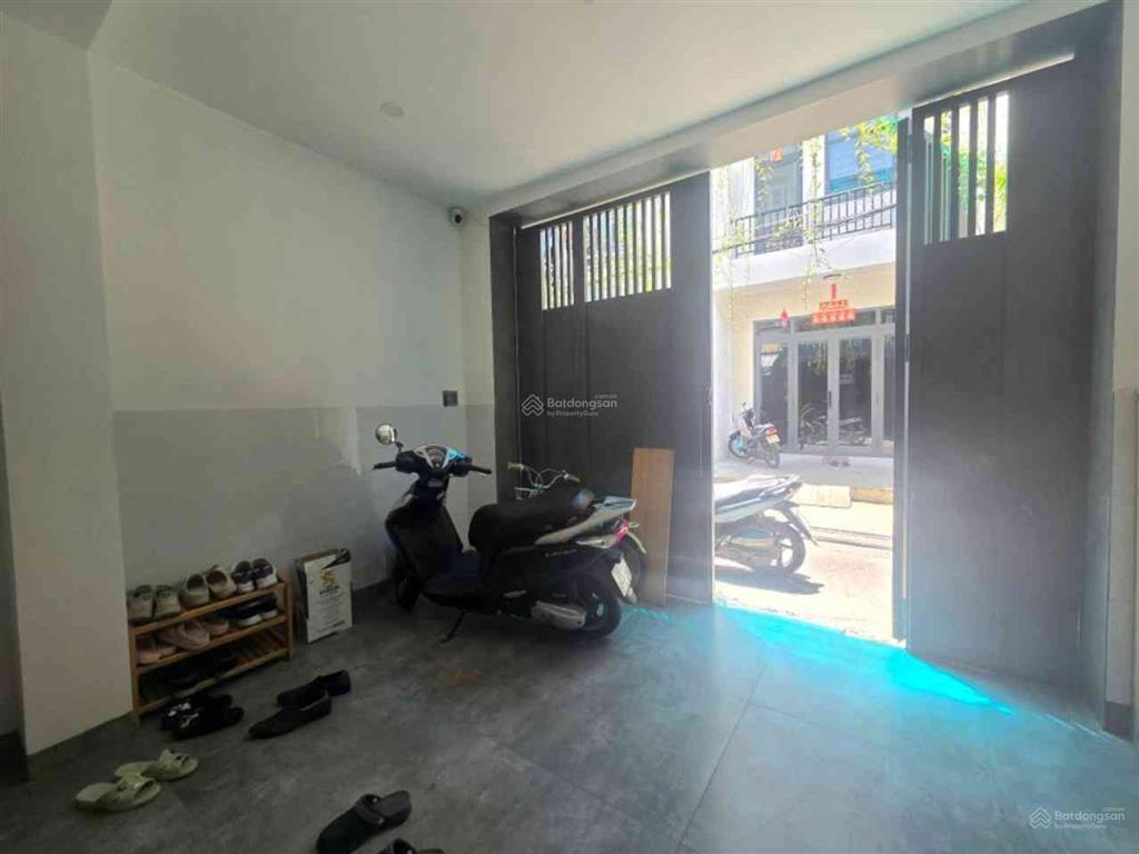 Quận 11 $ 7.1 tl
bán nhà lạc long quân
dt48 m²(4 12) vuông kết cấu 1 trệt 2 lầu, 2pn lớn