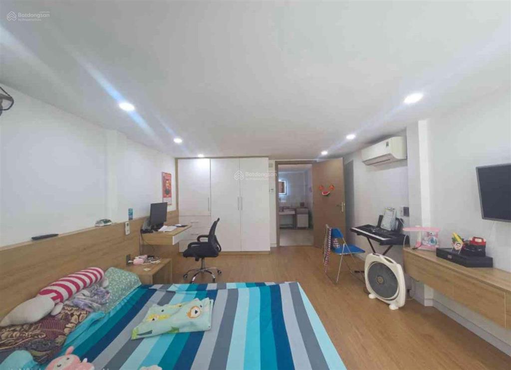 Quận 11 $ 7.1 tl
bán nhà lạc long quân
dt48 m²(4 12) vuông kết cấu 1 trệt 2 lầu, 2pn lớn