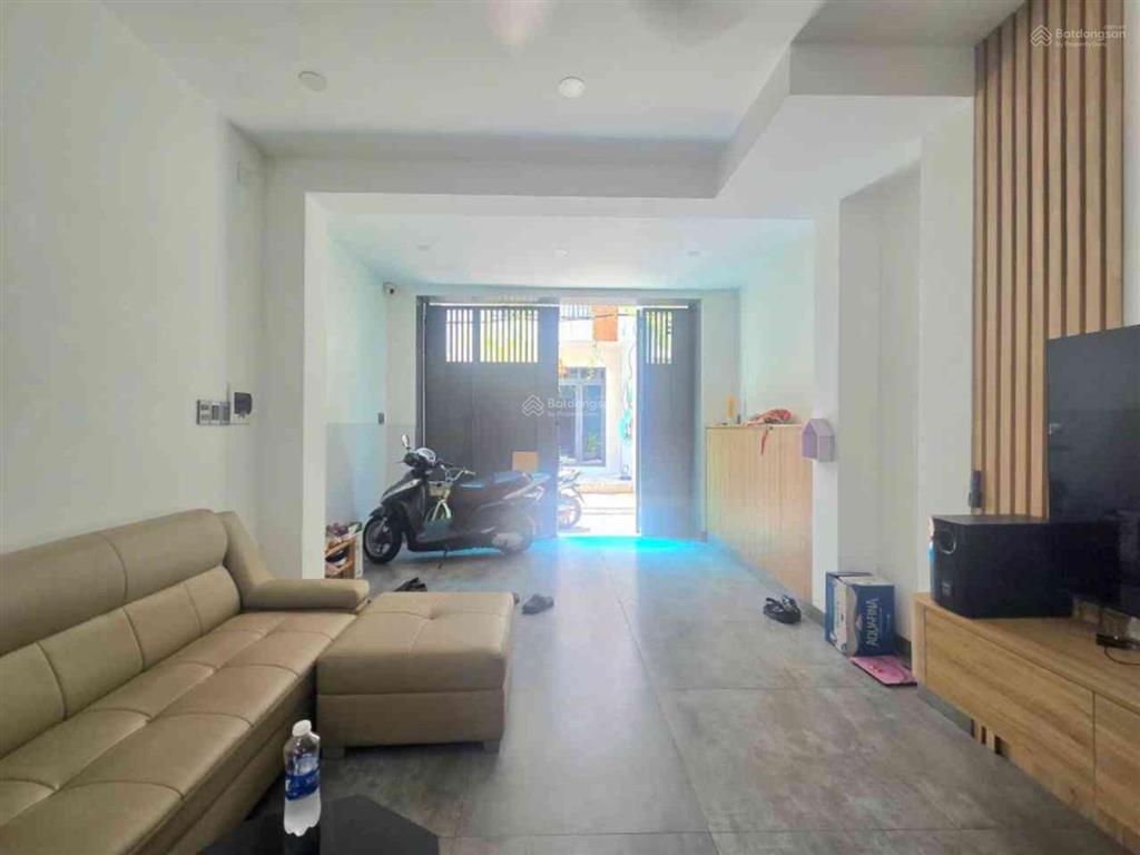Quận 11 $ 7.1 tl
bán nhà lạc long quân
dt48 m²(4 12) vuông kết cấu 1 trệt 2 lầu, 2pn lớn
