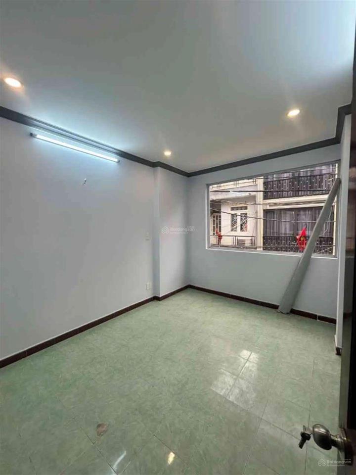 Quận 11 $ giảm giá mới 7.18 tỷ tl
bán nhà lạc long quân  nhà đẹp ở ngay  3 tầng có sân thư