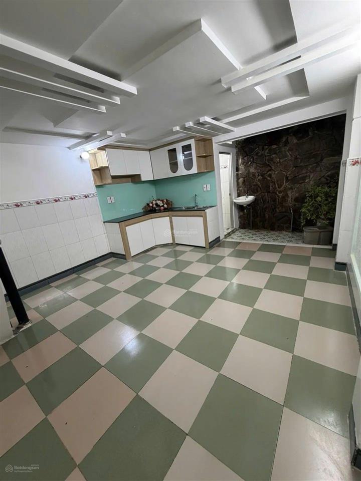 Bình tân $ 4.15 tl
bán nhà ngay chợ lê đình cẩn
dt49 m2 (4 12)
trệt+ 1 lầu
gần aeon mal