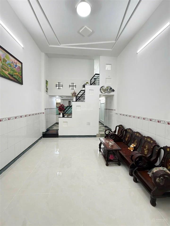 Bình tân $ 4.15 tl
bán nhà ngay chợ lê đình cẩn
dt49 m2 (4 12)
trệt+ 1 lầu
gần aeon mal