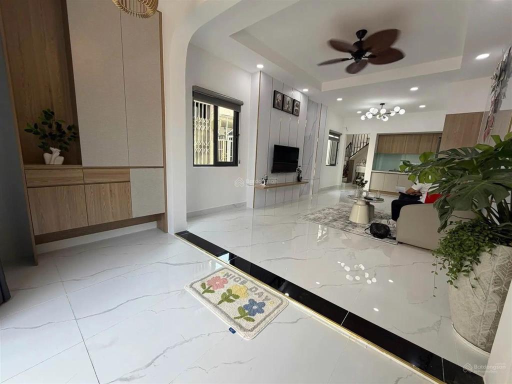Tân phú chủ giảm tiếp giá mới 6.9 tl
bán nhà phú thọ hòa dt55.5 m2 (4.4 nở hậu 5.2 13)