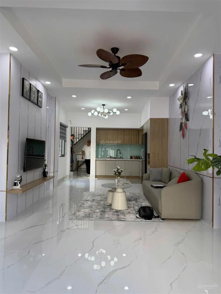 Tân phú chủ giảm tiếp giá mới 6.9 tl
bán nhà phú thọ hòa dt55.5 m2 (4.4 nở hậu 5.2 13)