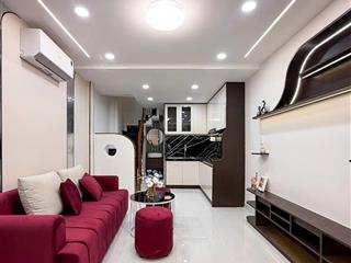 Quận 10lý thái tổ $ 5.5 tl
dt21 m2( 3.2 7) kết cấu trệt, 3 lầu. gồm 3pn, 4wc, pk, bếp, p