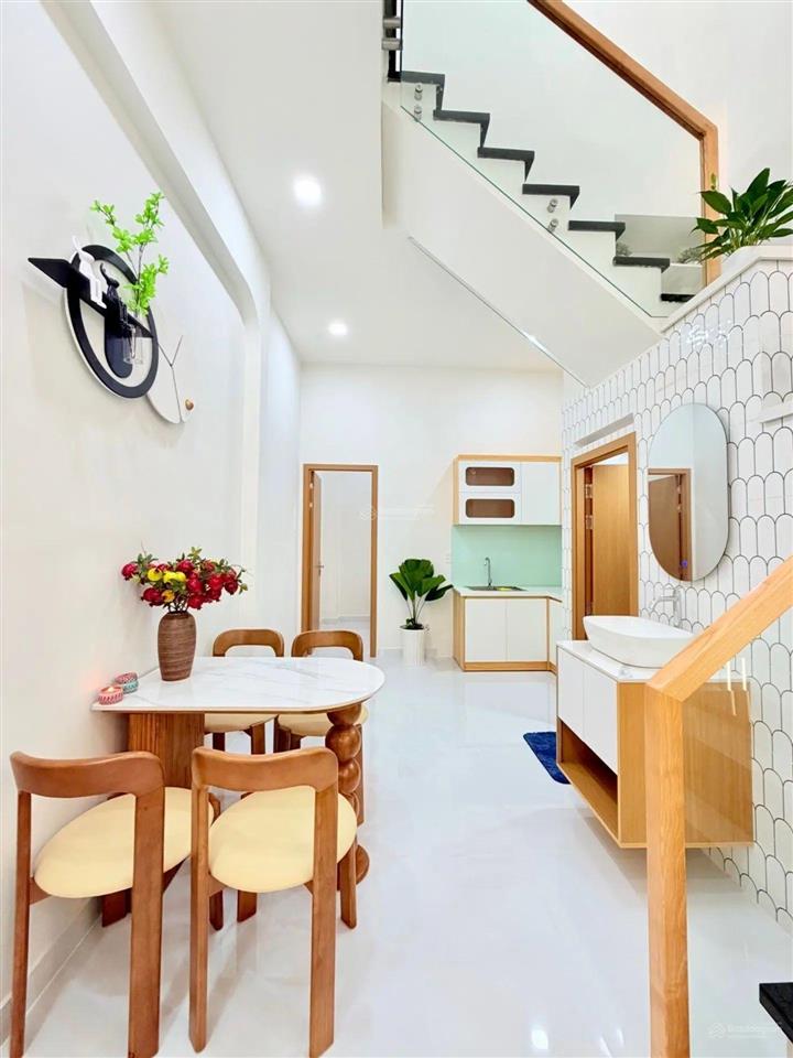 Tân bình  hoàng bật đạt 6,6 tỷ tl
dt 46 m2 (3,6x13) 2 tầng mới 100% full nội thất  46m2