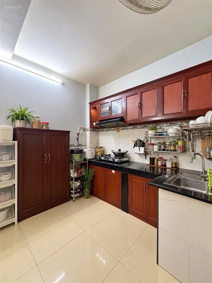 Bình tân lê văn quới $ 3,98 tỷ tl
dt 34 m2 (4 x 8,5) kết cấu 1 trệt, lửng, lầu 3 phò