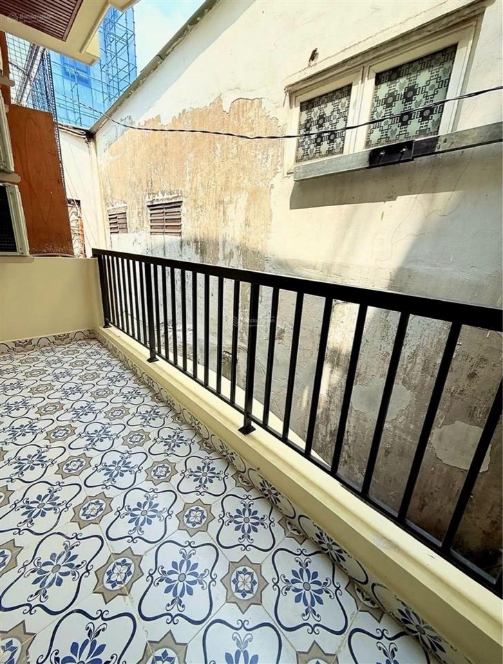 Quận 10  thành thái $ 5.8 tl
dt 30 m2 (3.7 x 8) 30 m2  3 tầng  an ninh  kết cấu trệt