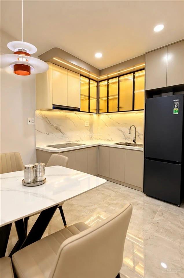 Quận 10  thành thái $ 5.8 tl
dt 30 m2 (3.7 x 8) 30 m2  3 tầng  an ninh  kết cấu trệt