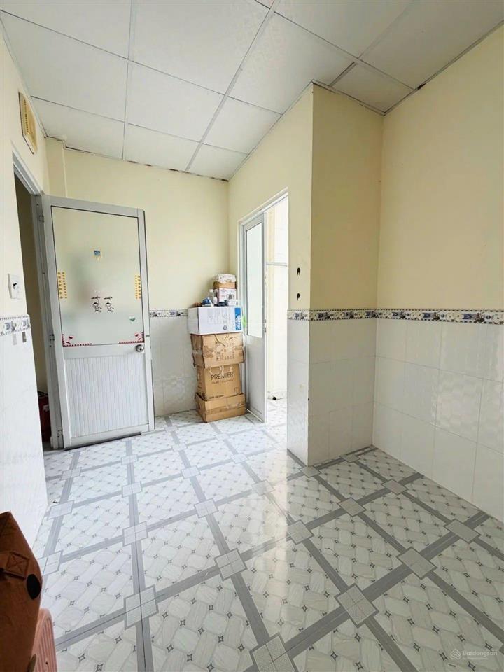Quận 10 hạ giá mới 4,98 tỷ
dt 42 m2 (4,4 x 10 m)
nhà 4 tầng btct 5pn gần trung tâm