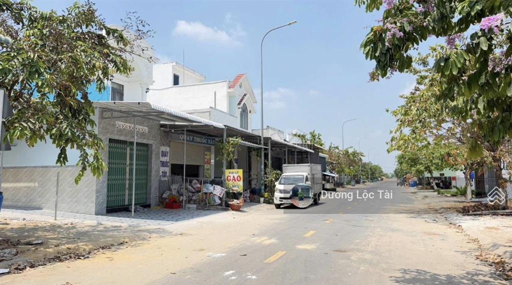 Bán ngay lô đất nằm ngay chợ vĩnh tân, 150m2, sổ hồng pháp lý rõ ràng, dân cư đông đúc ngay kcn