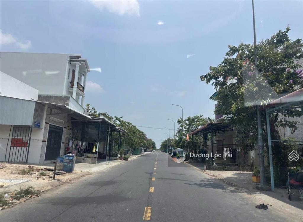 Bán ngay lô đất nằm ngay chợ vĩnh tân, 150m2, sổ hồng pháp lý rõ ràng, dân cư đông đúc ngay kcn