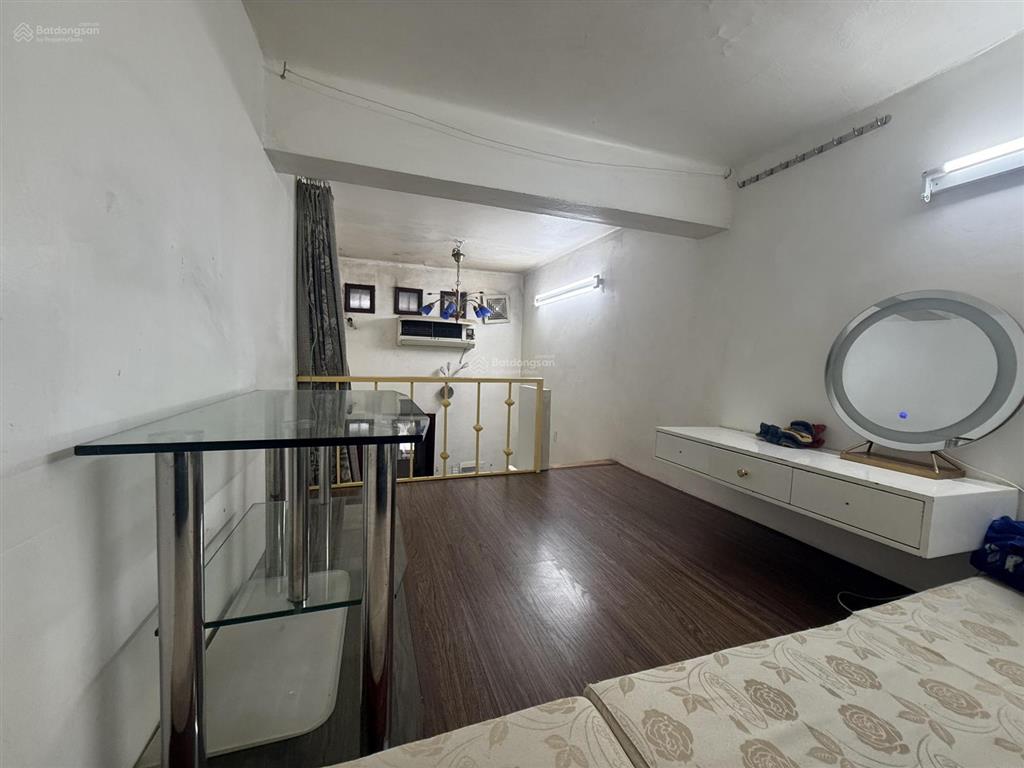 Bán nhà phố hàng bạc phố cổ sổ 20m2 có 2 ngủ chỉ 2,1 tỷ sổ đỏ chót