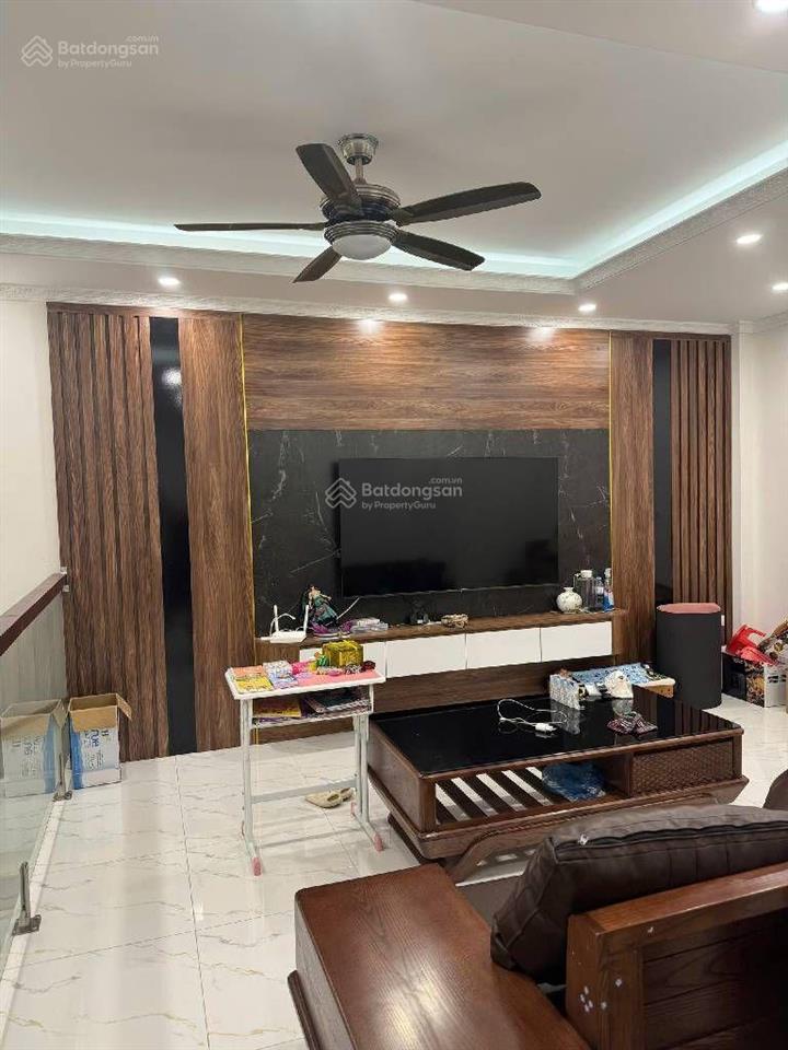 Nhỉnh 6 tỷ, có nhà 5 tầng x 32m, trung tâm phường việt hưng, sổ đỏ chính chủ