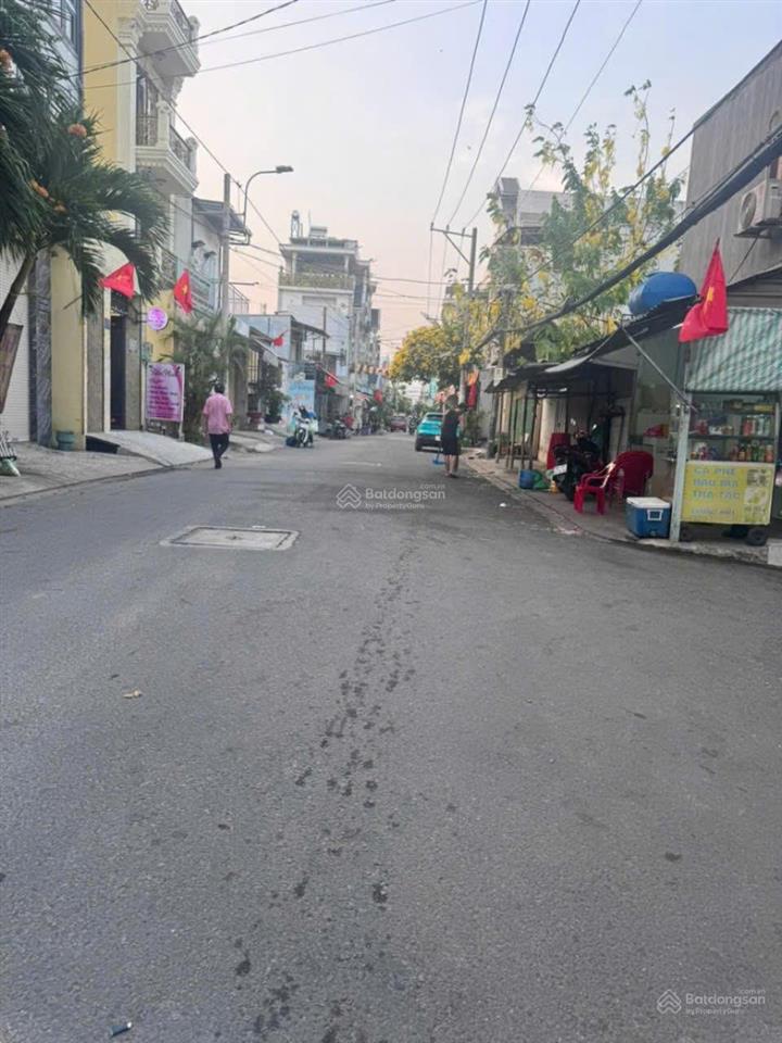 Bán nhà ngay bà hom nối dài 4 x 10 3 tầng hẻm xe hơi đủ công năng chỉ nhỉnh 4 tỷ xíu