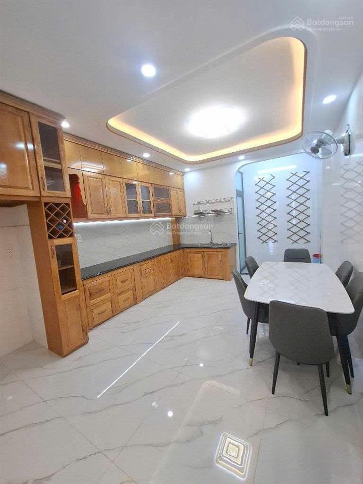 Nhỉnh 7 tỷ nhà 3 tầng 4 x 18m hẻm xe hơi ngay ngã tư bốn xã