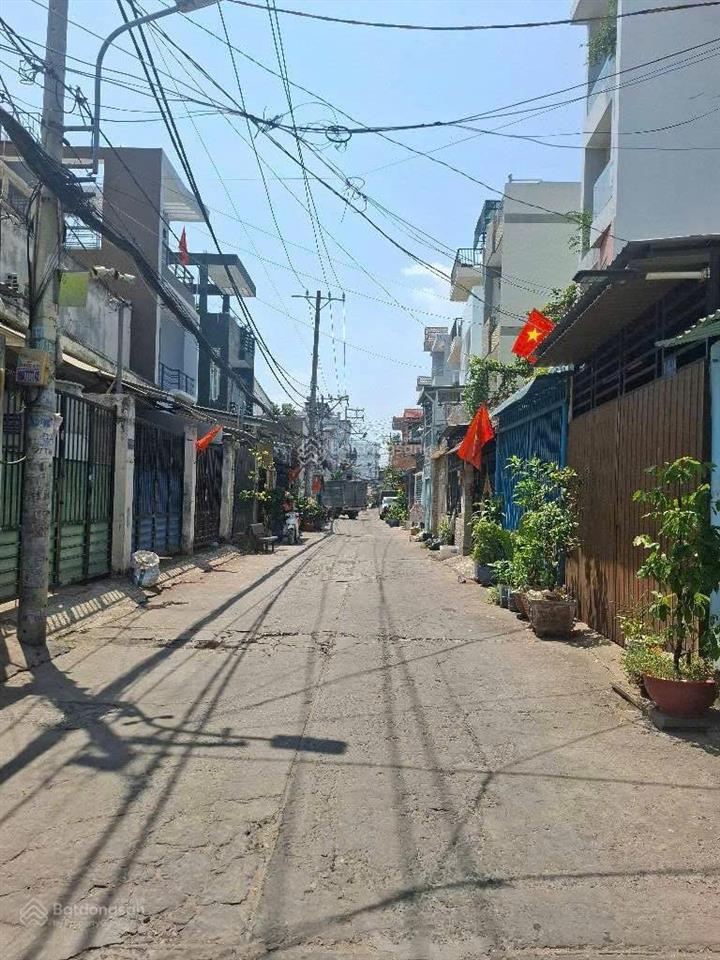 Nhỉnh 7 tỷ nhà 3 tầng 4 x 18m hẻm xe hơi ngay ngã tư bốn xã