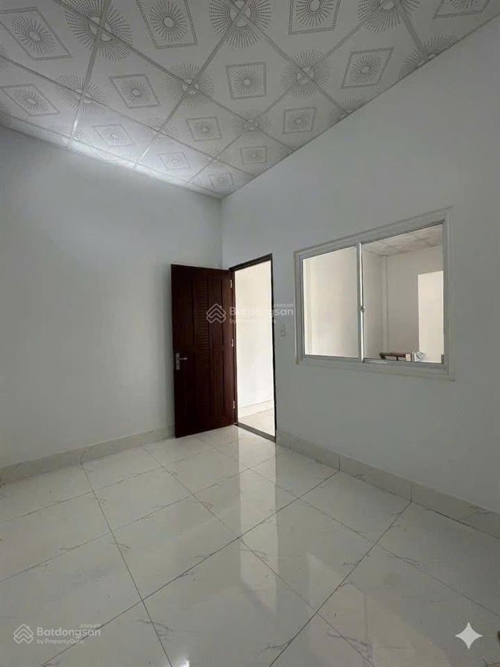 Nhỉnh 5 tỷ  ngay khu tên lửa  ngang khủng 7,2 x 13m  nhà 2 tầng  đường 4m thông