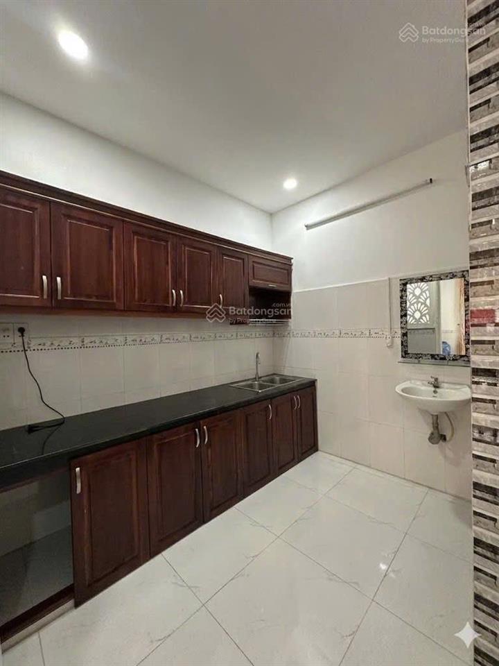 Nhỉnh 5 tỷ  ngay khu tên lửa  ngang khủng 7,2 x 13m  nhà 2 tầng  đường 4m thông